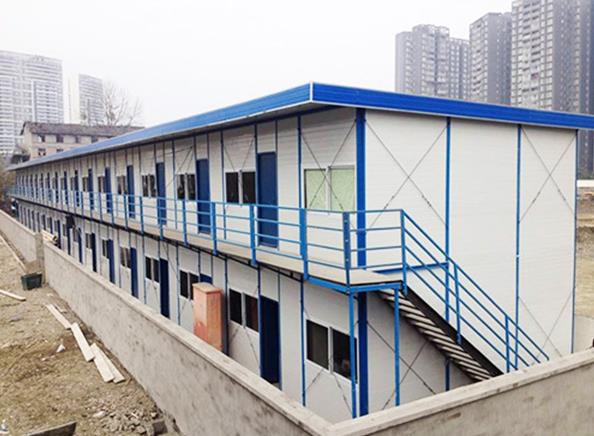 用彩鋼板搭建活動板房有什么優(yōu)勢？